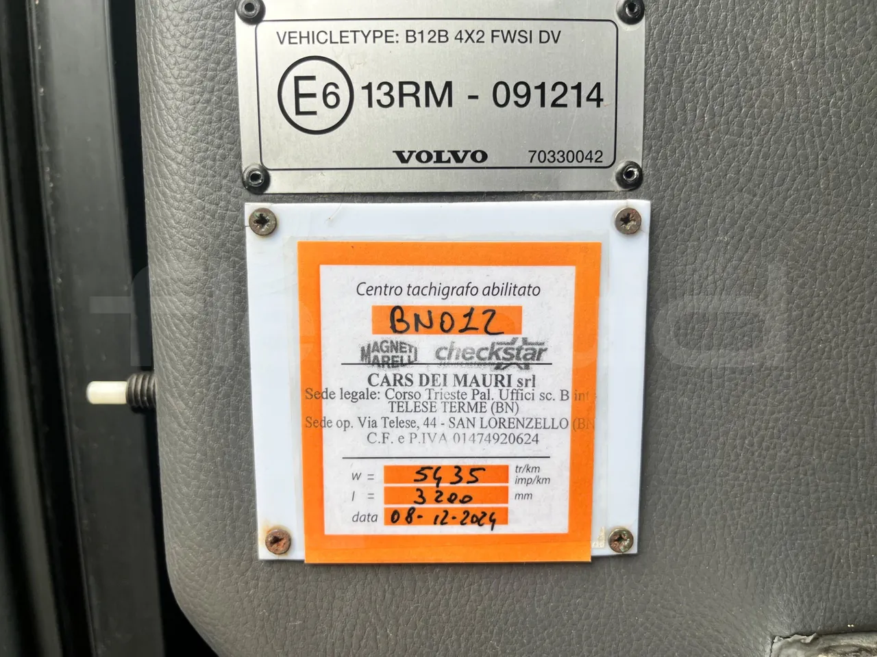 Volvo Barbi Genesis B12B/EURO 3 - 279kW - 12m - engine plate photo