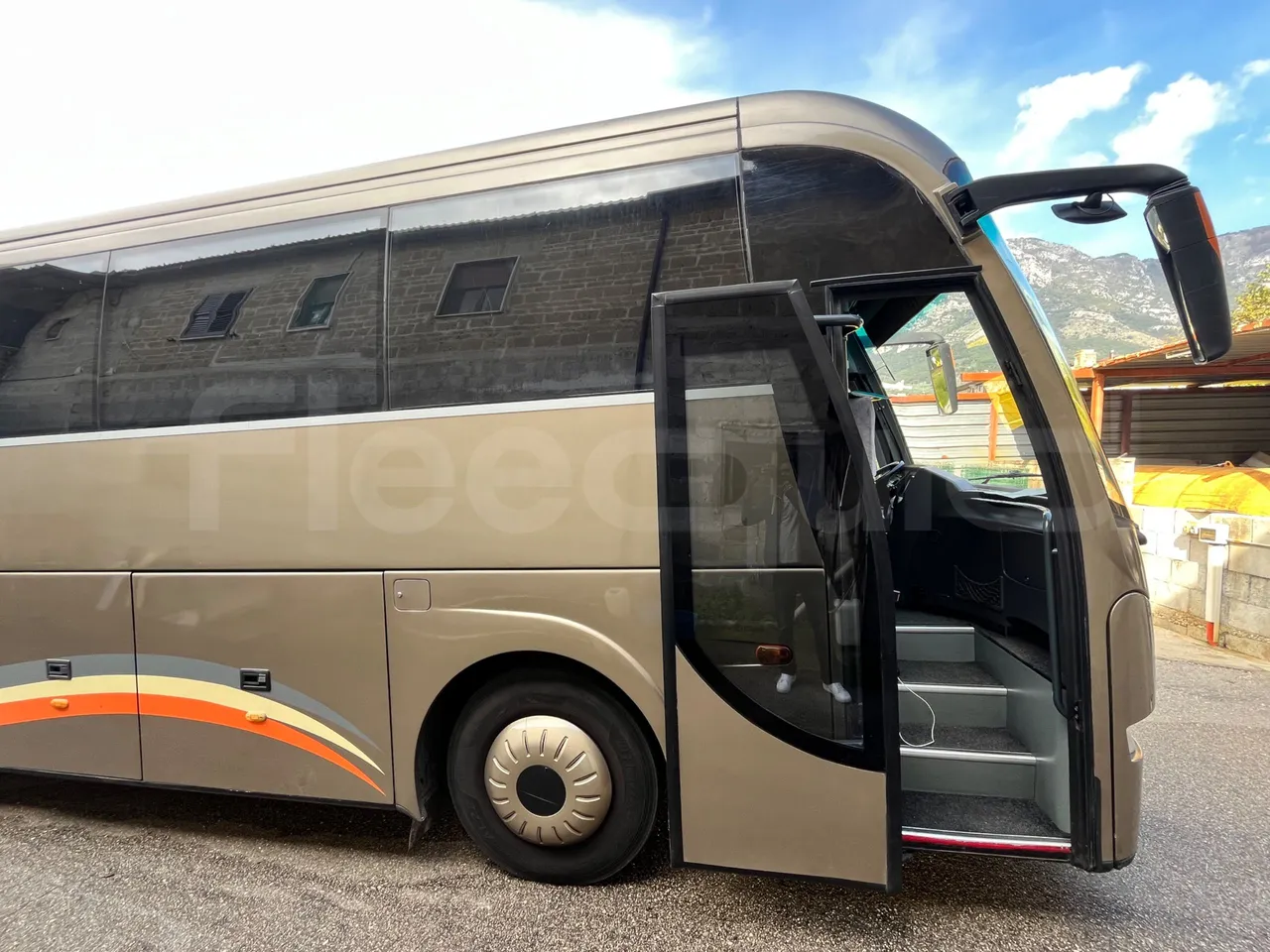 Volvo Barbi Genesis B12B/EURO 3 - 279kW - 12m - front door 1 open