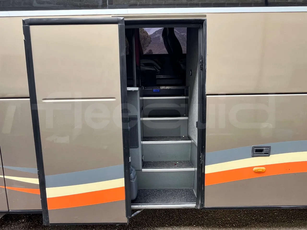 Volvo Barbi Genesis B12B/EURO 3 - 279kW - 12m - front door 2 open