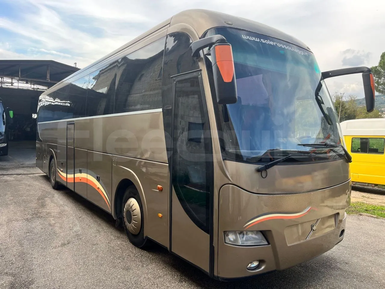 Volvo Barbi Genesis B12B/EURO 3 - 279kW - 12m - 3/4 front right doors