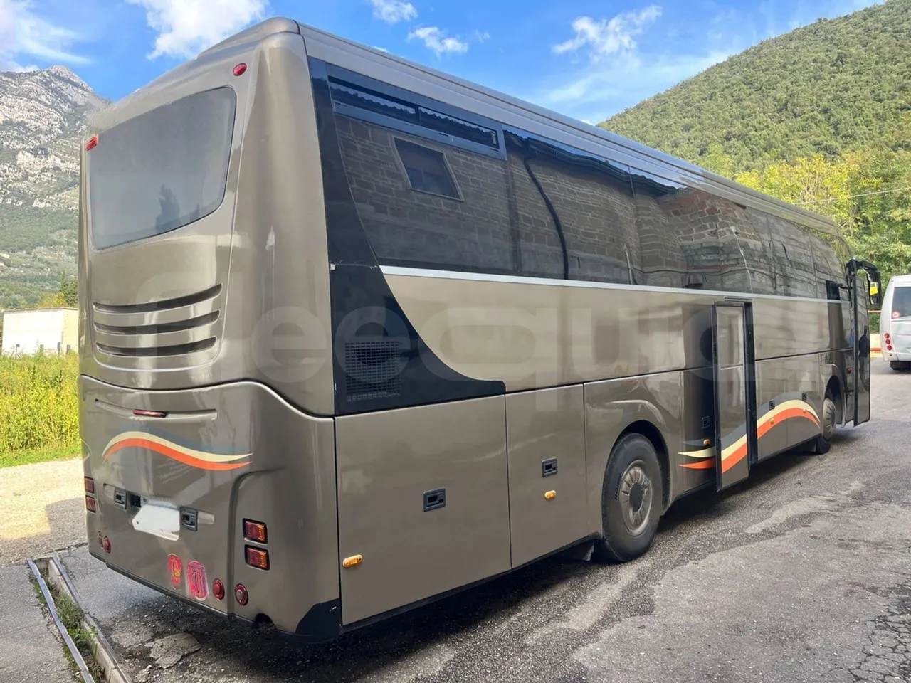 Volvo Barbi Genesis B12B/EURO 3 - 279kW - 12m - 3/4 right rear doors open