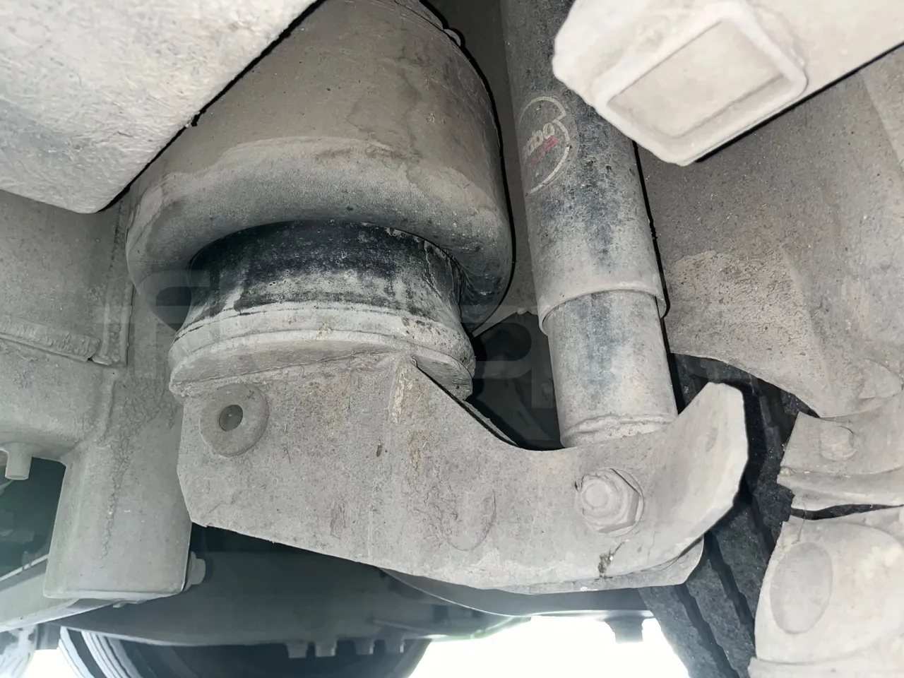 Volvo Barbi Genesis B12B/EURO 3 - 279kW - 12m - axel 2 air springs 1 left