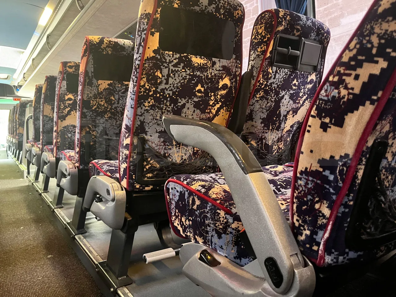 Volvo Barbi Genesis B12B/EURO 3 - 279kW - 12m - armrest detail photo