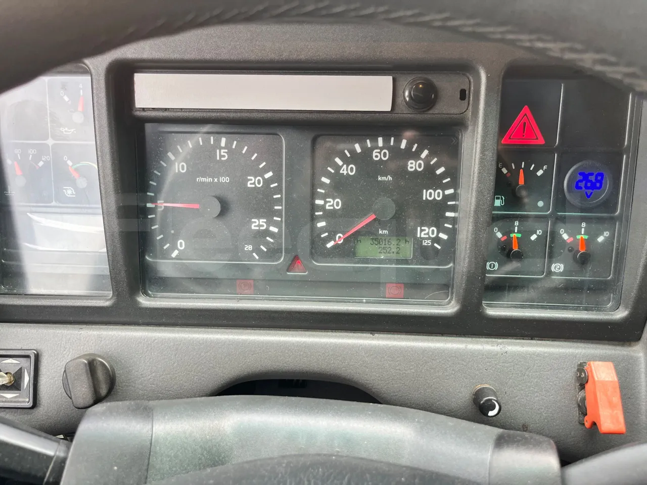 Volvo Barbi Genesis B12B/EURO 3 - 279kW - 12m - dashboard lights on