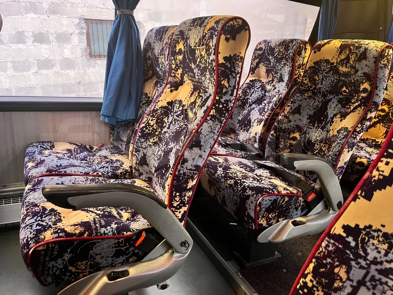 Volvo Barbi Genesis B12B/EURO 3 - 279kW - 12m - single seat detail