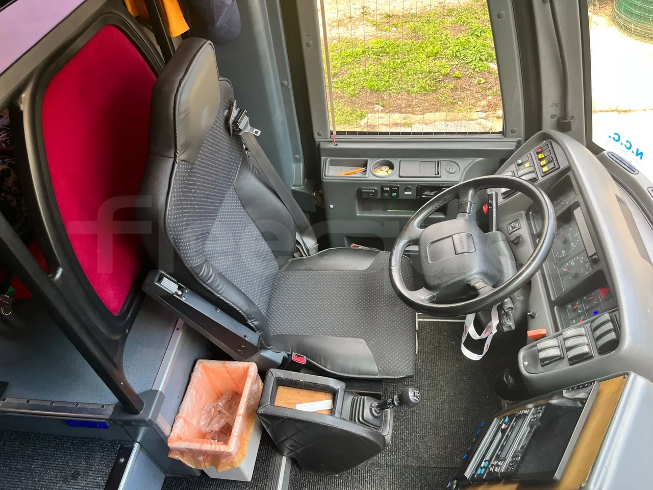 Volvo Barbi Genesis B12B/EURO 3 - 279kW - 12m - driver's seat photo