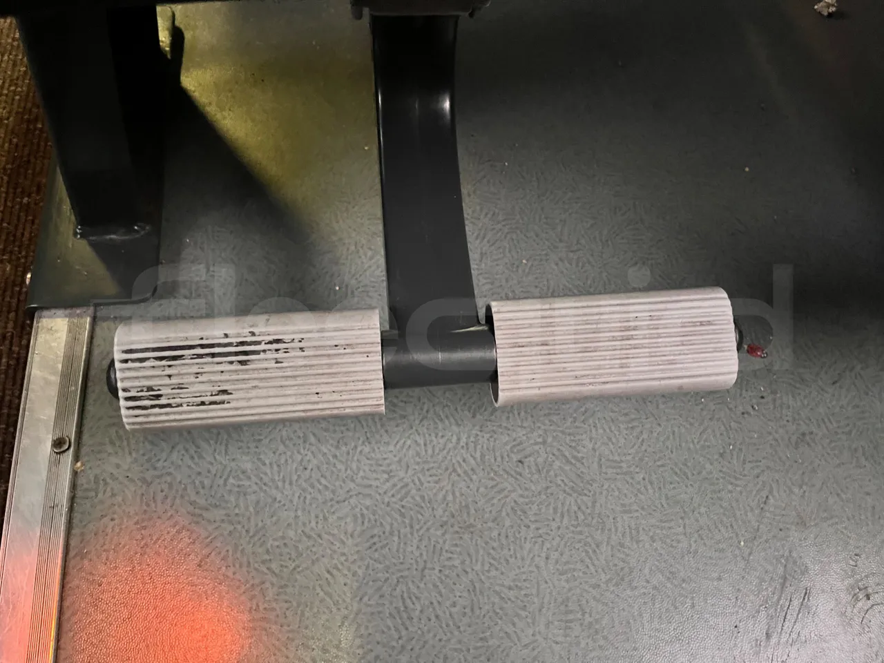 Volvo Barbi Genesis B12B/EURO 3 - 279kW - 12m - footrest detail photo