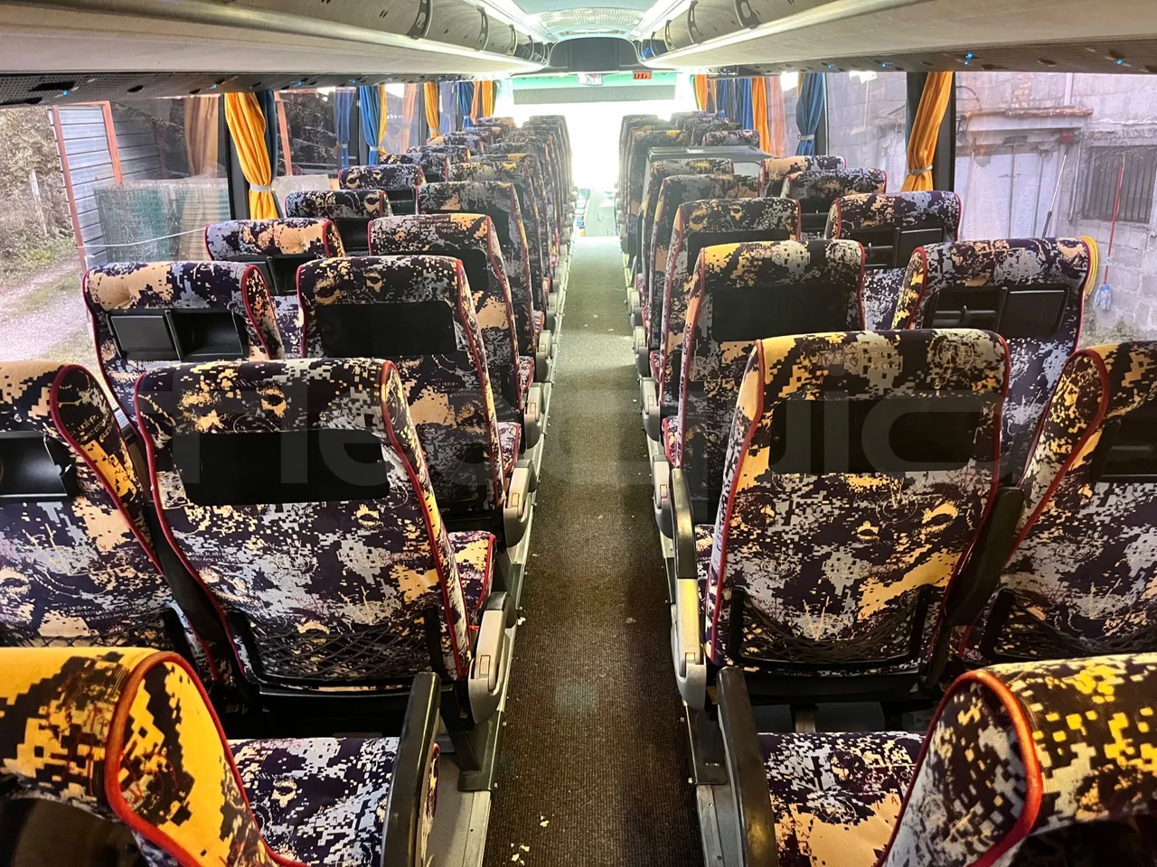 Volvo Barbi Genesis B12B/EURO 3 - 279kW - 12m - forward view middle aisle