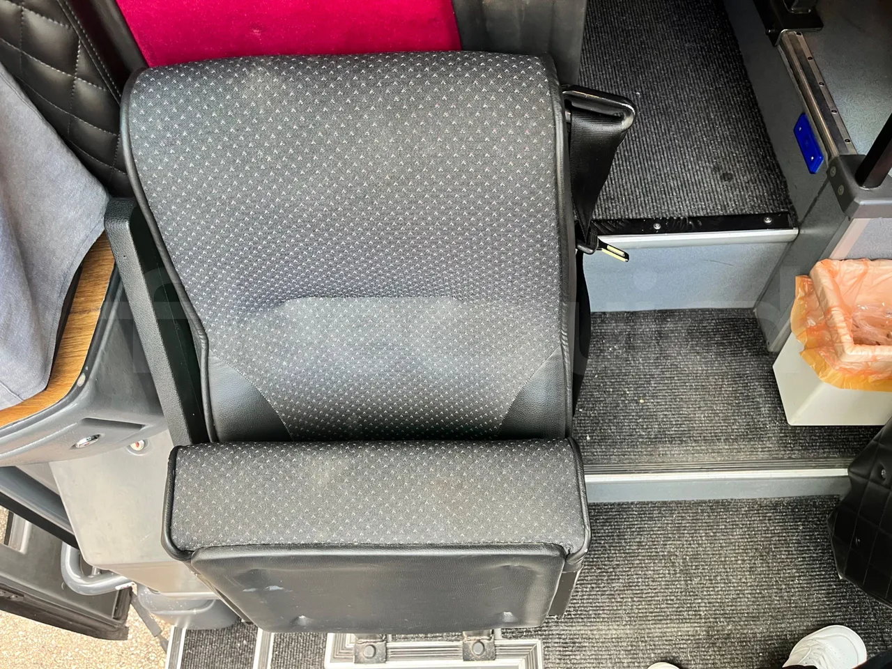 Volvo Barbi Genesis B12B/EURO 3 - 279kW - 12m - hostess seat photo