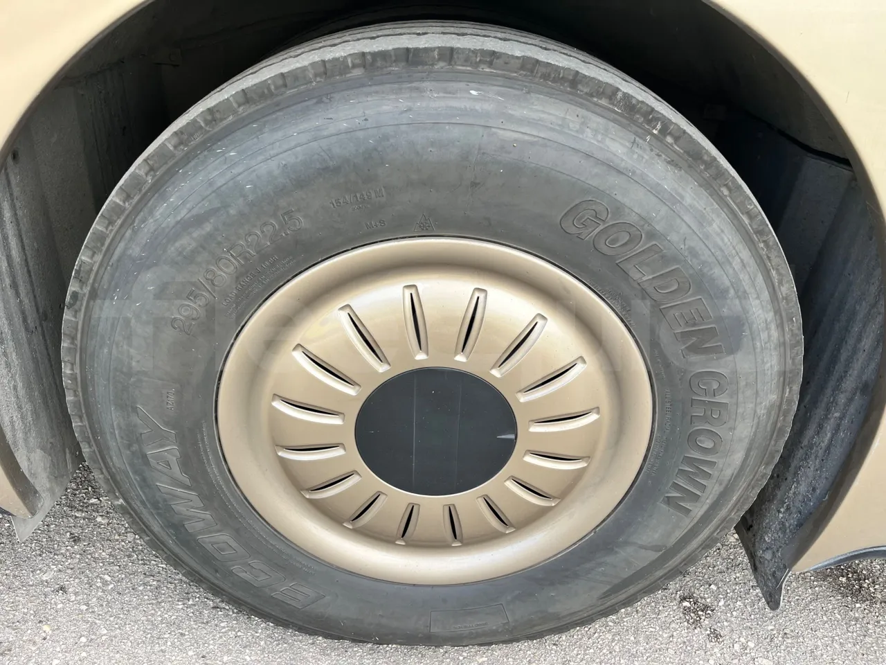 Volvo Barbi Genesis B12B/EURO 3 - 279kW - 12m - front left tire measurements