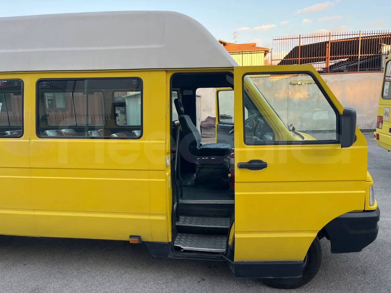 Iveco A45E10 28 - Euro2 - 76kW - 6.860mt - front door 1 open