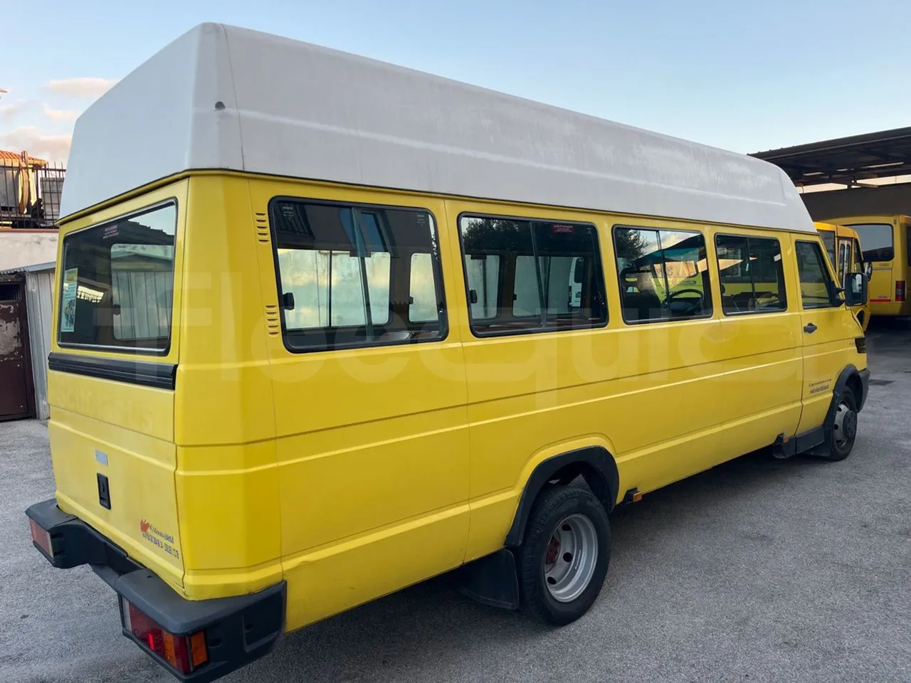 Iveco A45E10 28 - Euro2 - 76kW - 6.860mt - 3/4 right rear doors closed