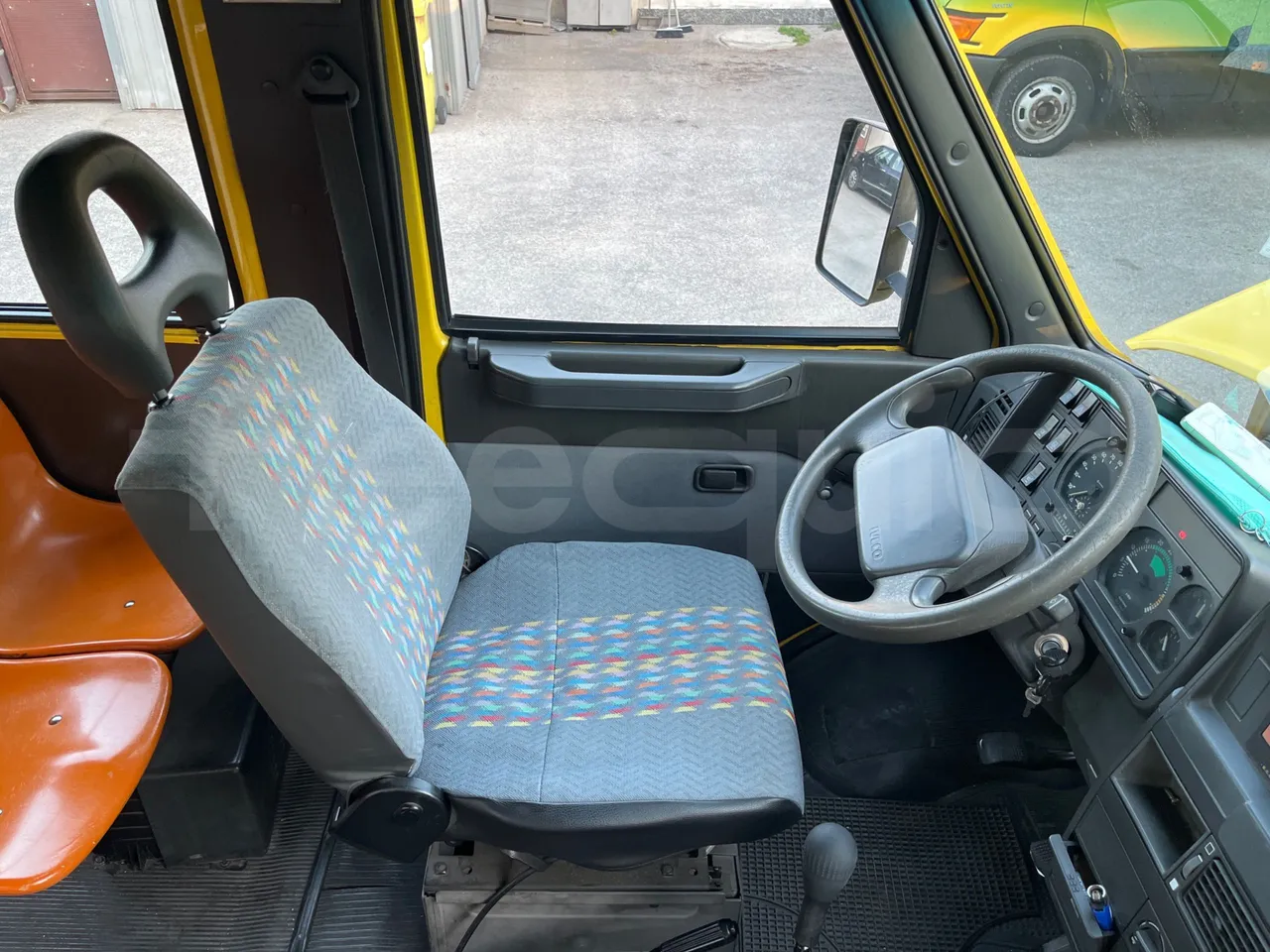 Iveco A45E10 28 - Euro2 - 76kW - 6.860mt - driver's seat photo