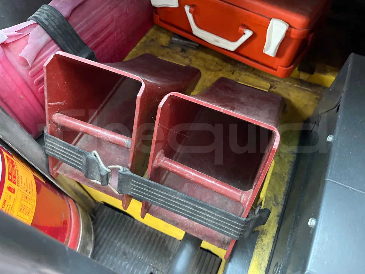Iveco A45E10 28 - Euro2 - 76kW - 6.860mt - footrest detail photo