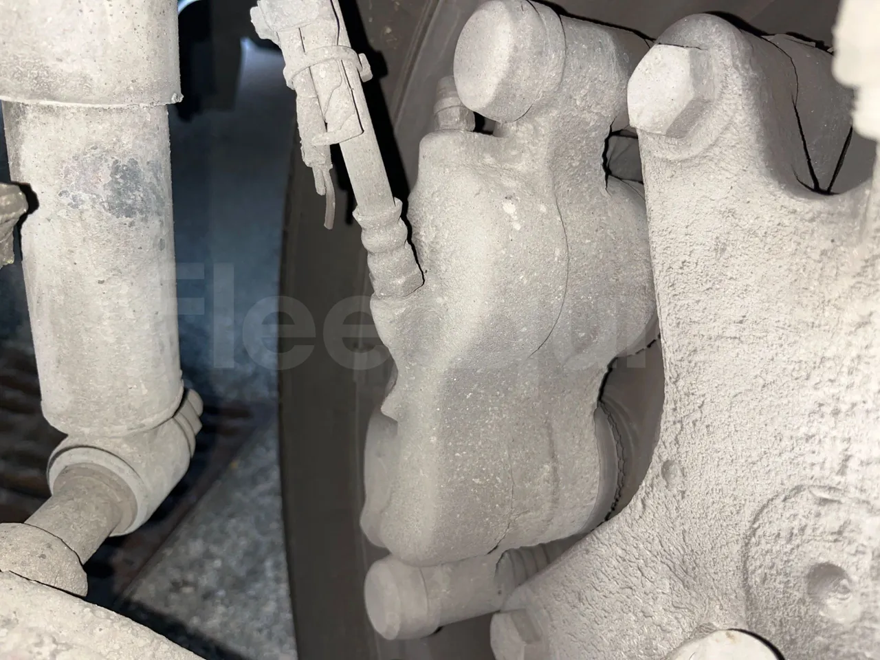 Iveco A45E10 28 - Euro2 - 76kW - 6.860mt - front brake calipers left