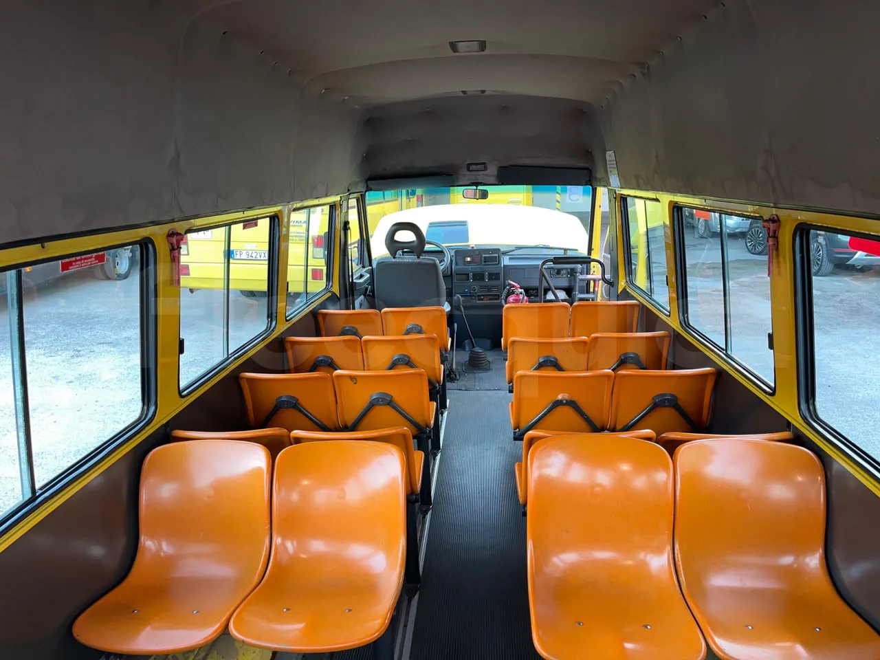 Iveco A45E10 28 - Euro2 - 76kW - 6.860mt - forward view middle aisle