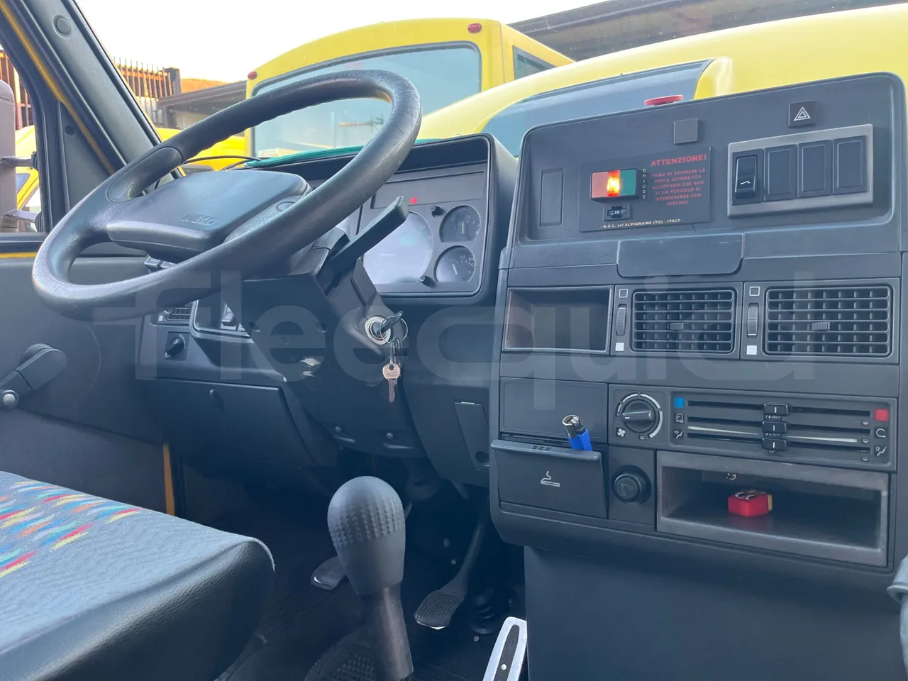 Iveco A45E10 28 - Euro2 - 76kW - 6.860mt - monitor detail photo