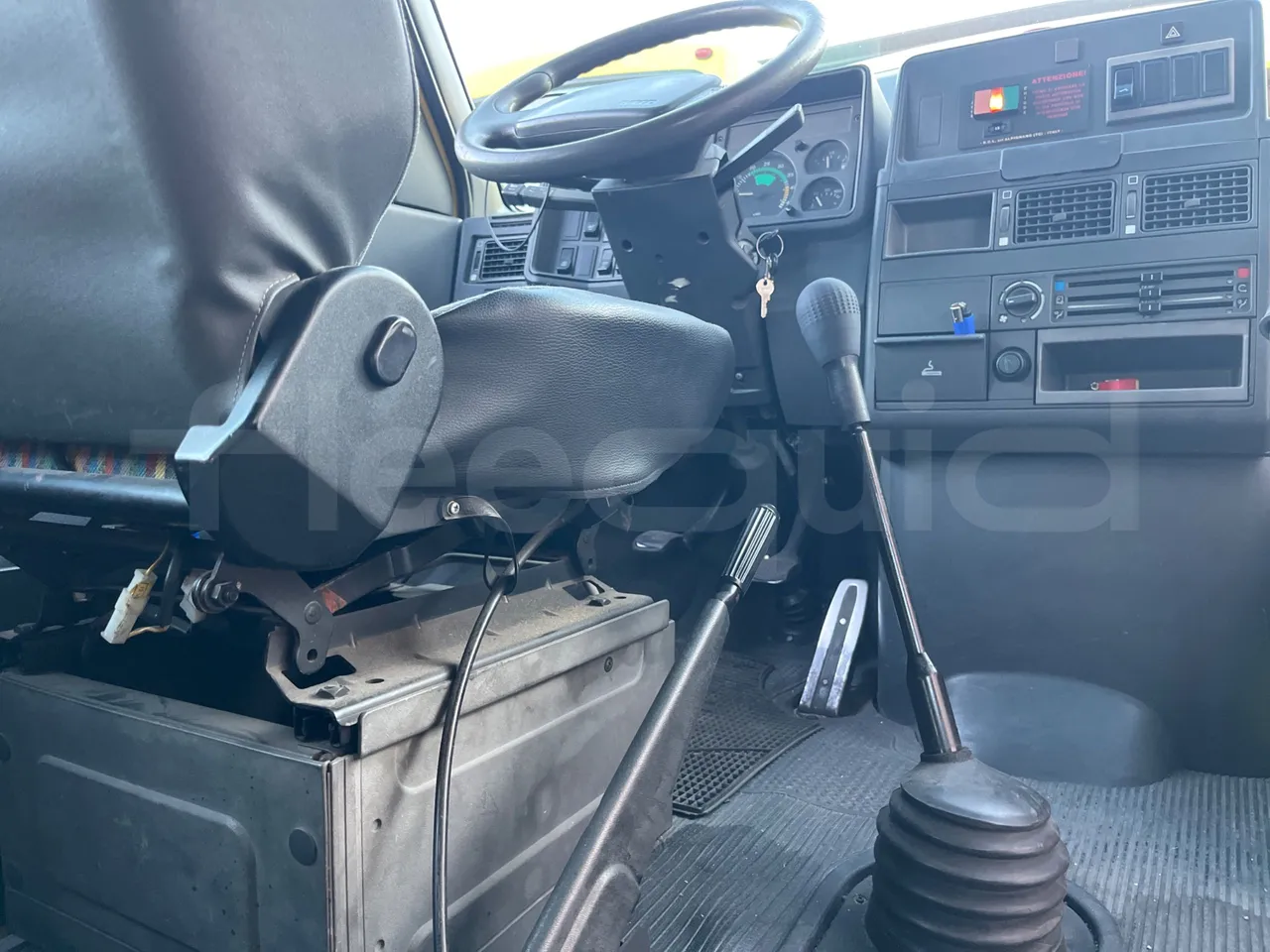 Iveco A45E10 28 - Euro2 - 76kW - 6.860mt - hostess seat photo