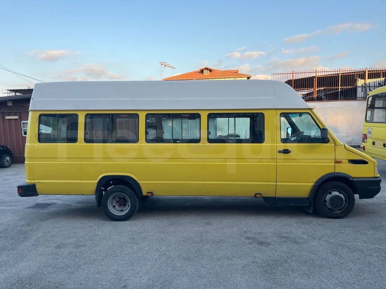 Iveco A45E10 28 - Euro2 - 76kW - 6.860mt - right side doors closed