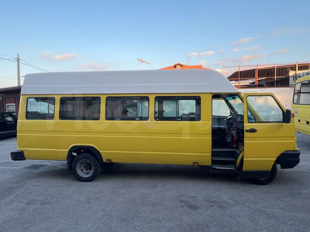 Iveco A45E10 28 - Euro2 - 76kW - 6.860mt - right side doors open