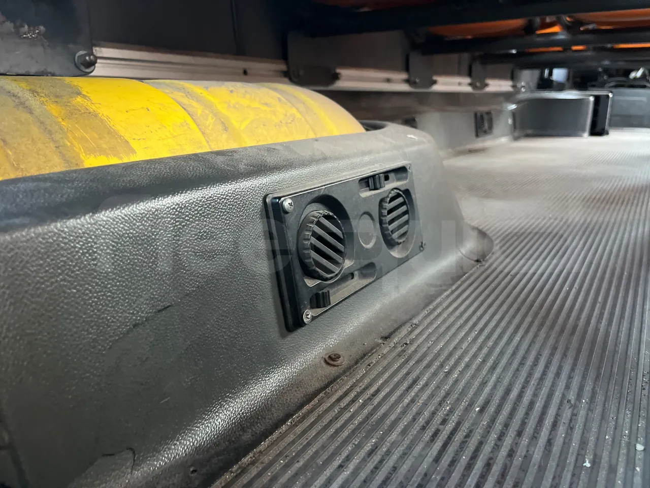 Iveco A45E10 28 - Euro2 - 76kW - 6.860mt - turntable internal (18m)