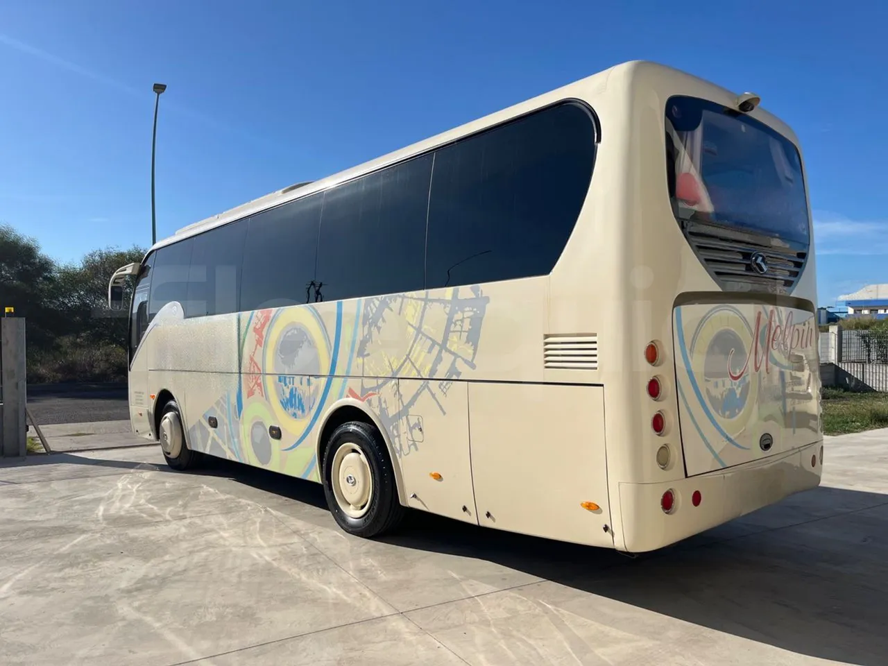 King Long XMQ6900 XMQ6900-3/ Euro 5 - 178Kw - 8,995 Mt - 3/4 left rear side