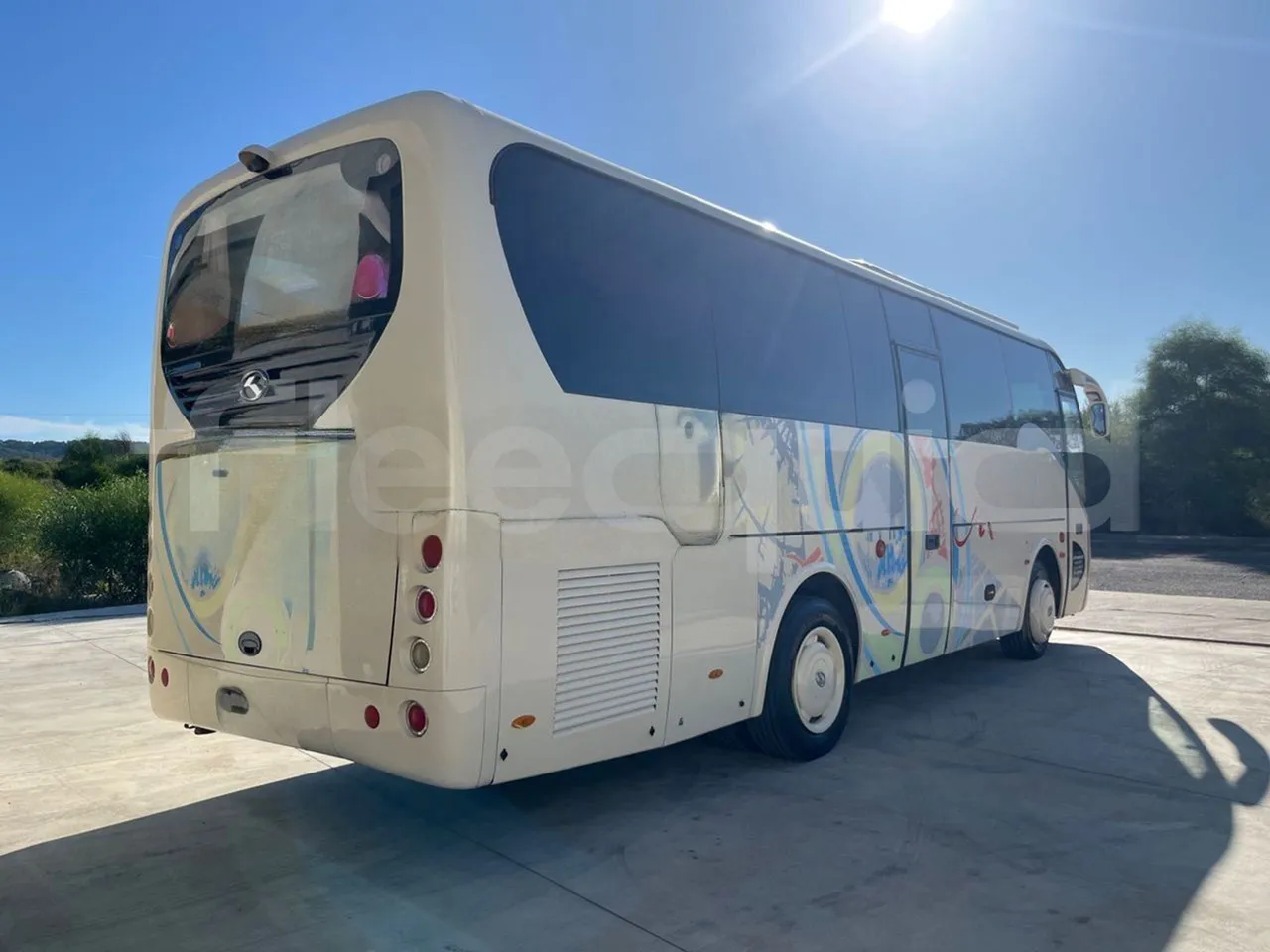 King Long XMQ6900 XMQ6900-3/ Euro 5 - 178Kw - 8,995 Mt - 3/4 right rear doors closed