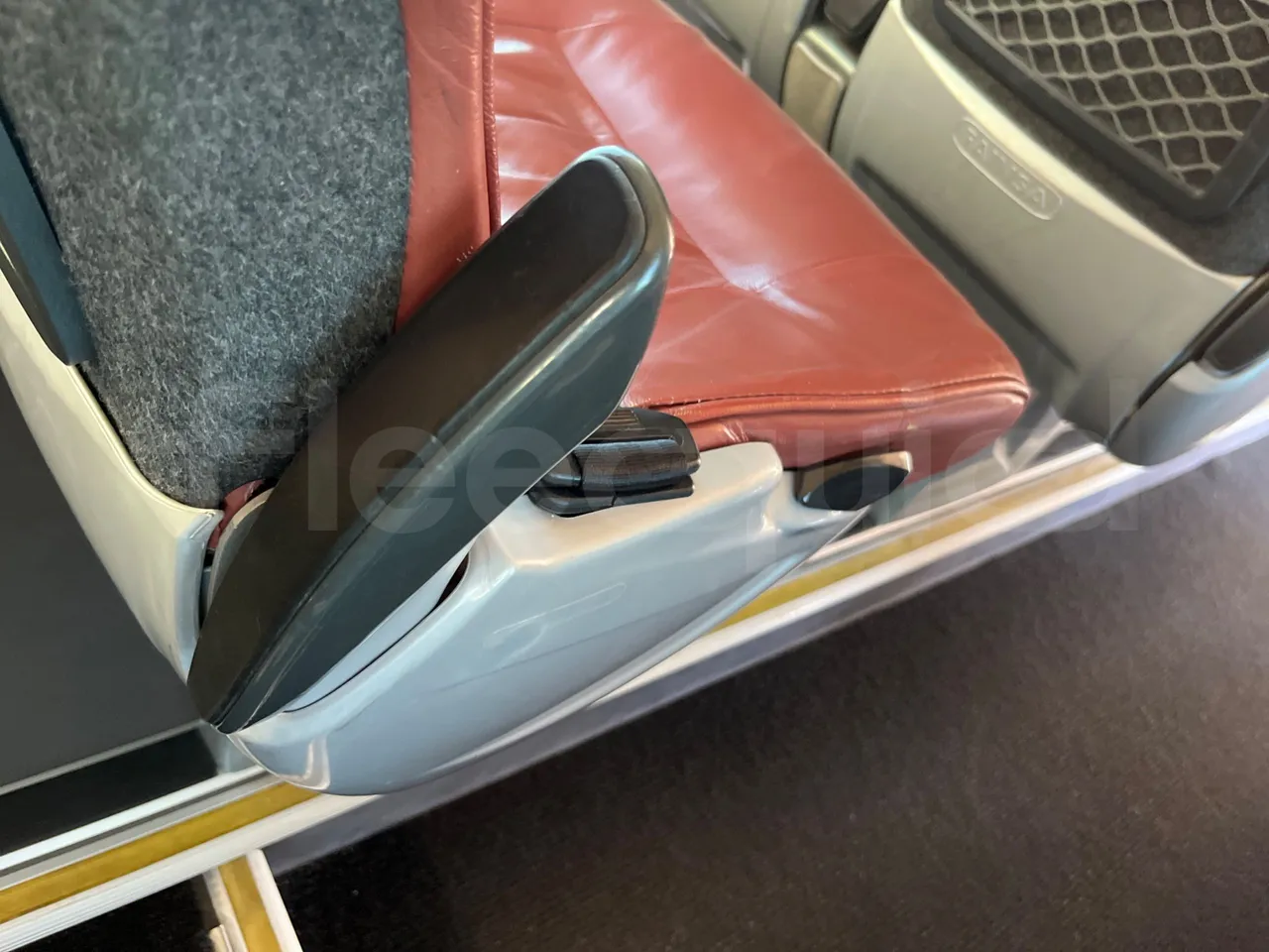 King Long XMQ6900 XMQ6900-3/ Euro 5 - 178Kw - 8,995 Mt - armrest detail photo