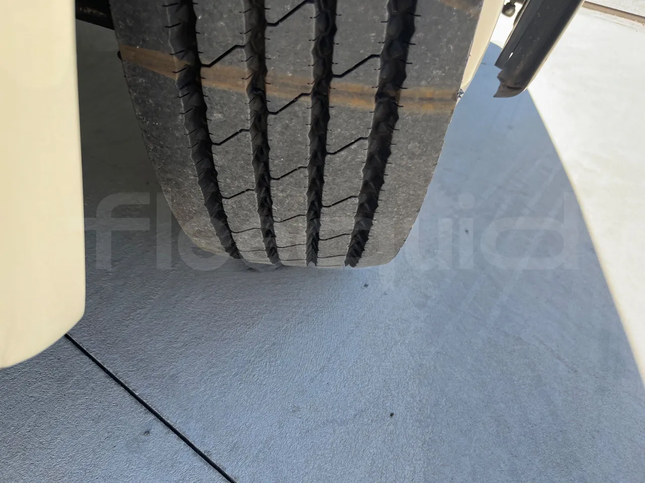 King Long XMQ6900 XMQ6900-3/ Euro 5 - 178Kw - 8,995 Mt - tread condition front tires right