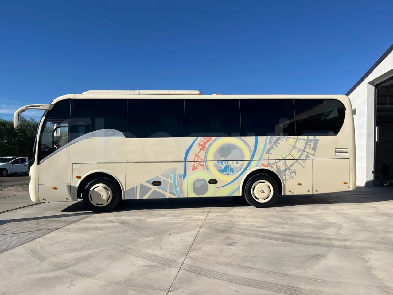 King Long XMQ6900 XMQ6900-3/ Euro 5 - 178Kw - 8,995 Mt - left side photo