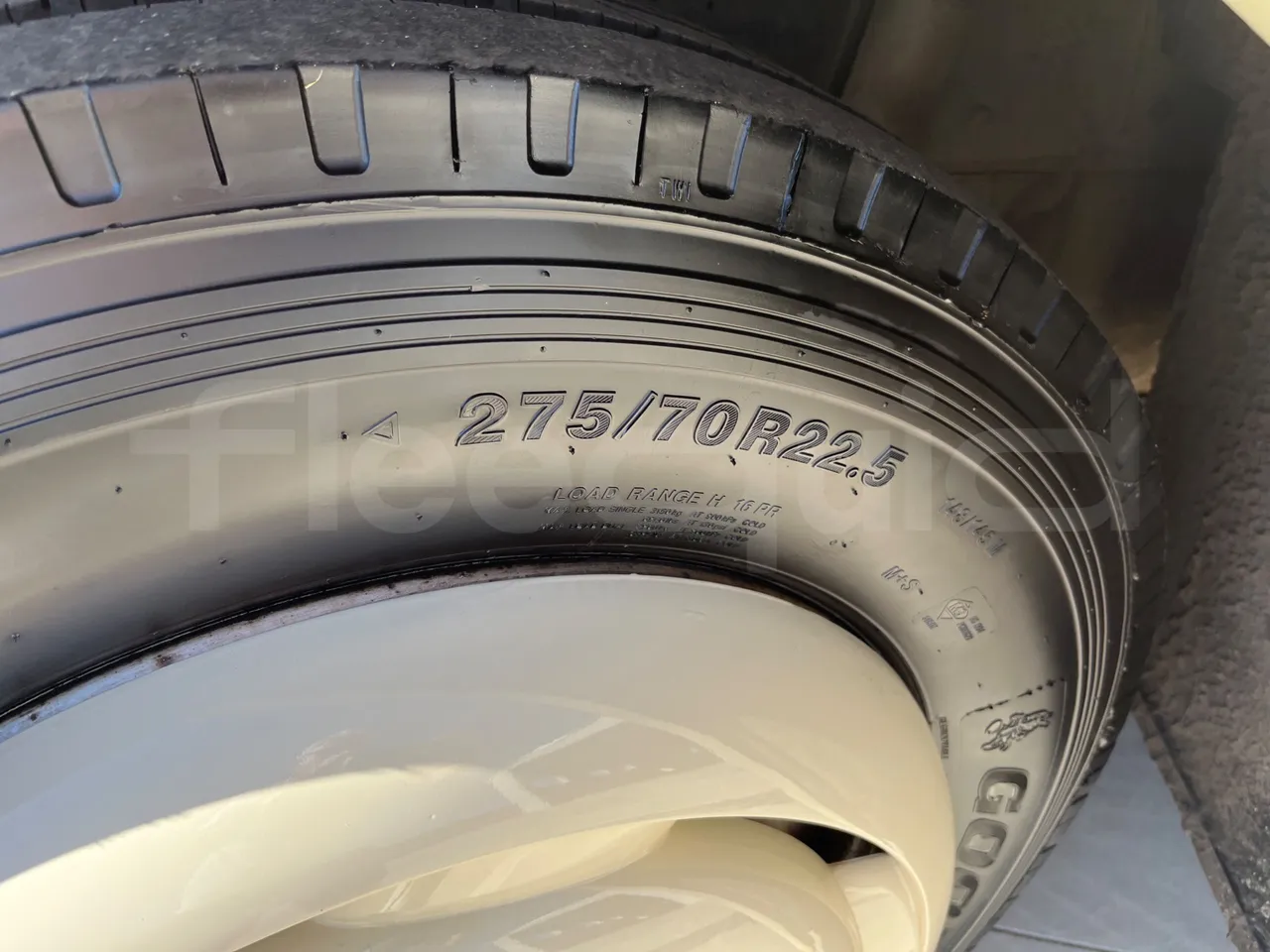 King Long XMQ6900 XMQ6900-3/ Euro 5 - 178Kw - 8,995 Mt - front left tire measurements