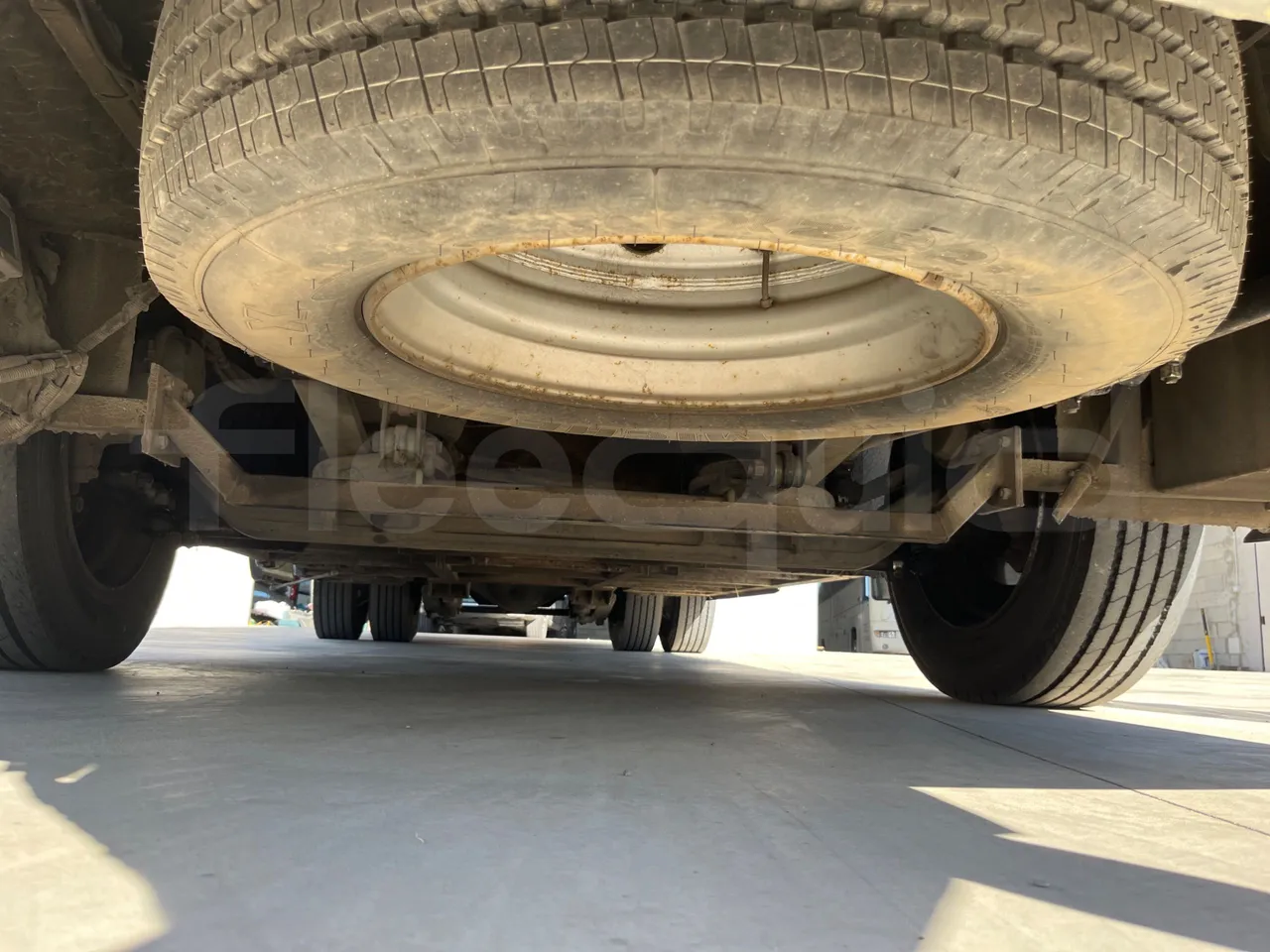 King Long XMQ6900 XMQ6900-3/ Euro 5 - 178Kw - 8,995 Mt - front undercarriage from front