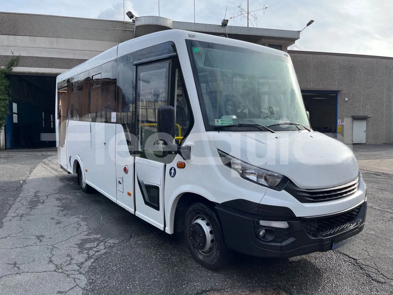 Indcar Mobi WGIVMY11 - Euro6 - 132kW - 8.000mt - Base cover photo