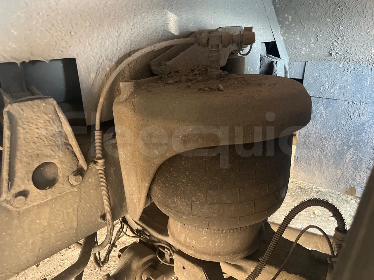 Iveco 389 - First Axle Shock Absorbers Left Side