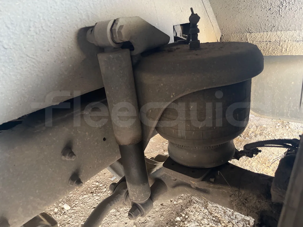 Iveco 389 - First Axle Shock Absorbers Right Side