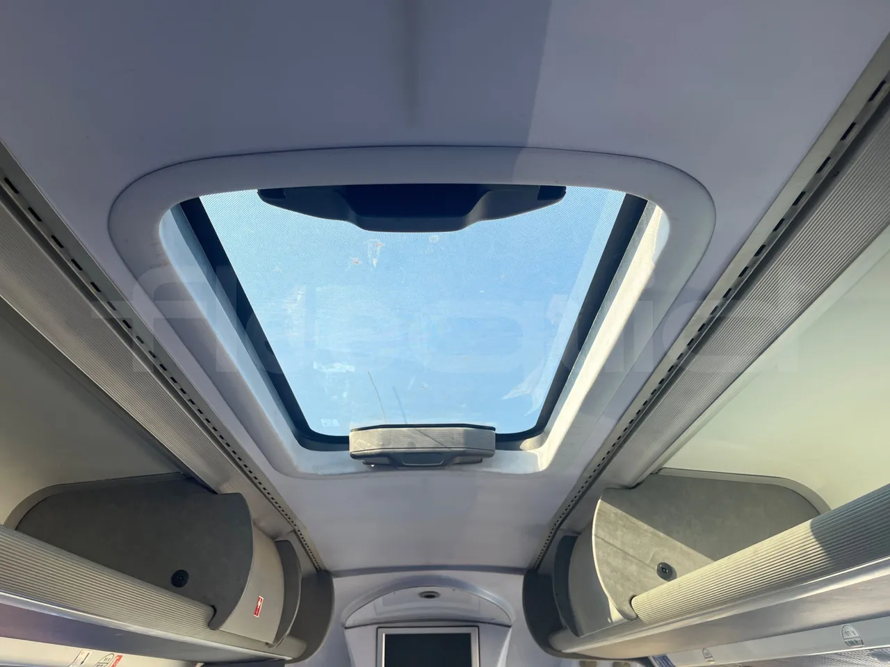 Iveco 389 - Roof Hatch 2