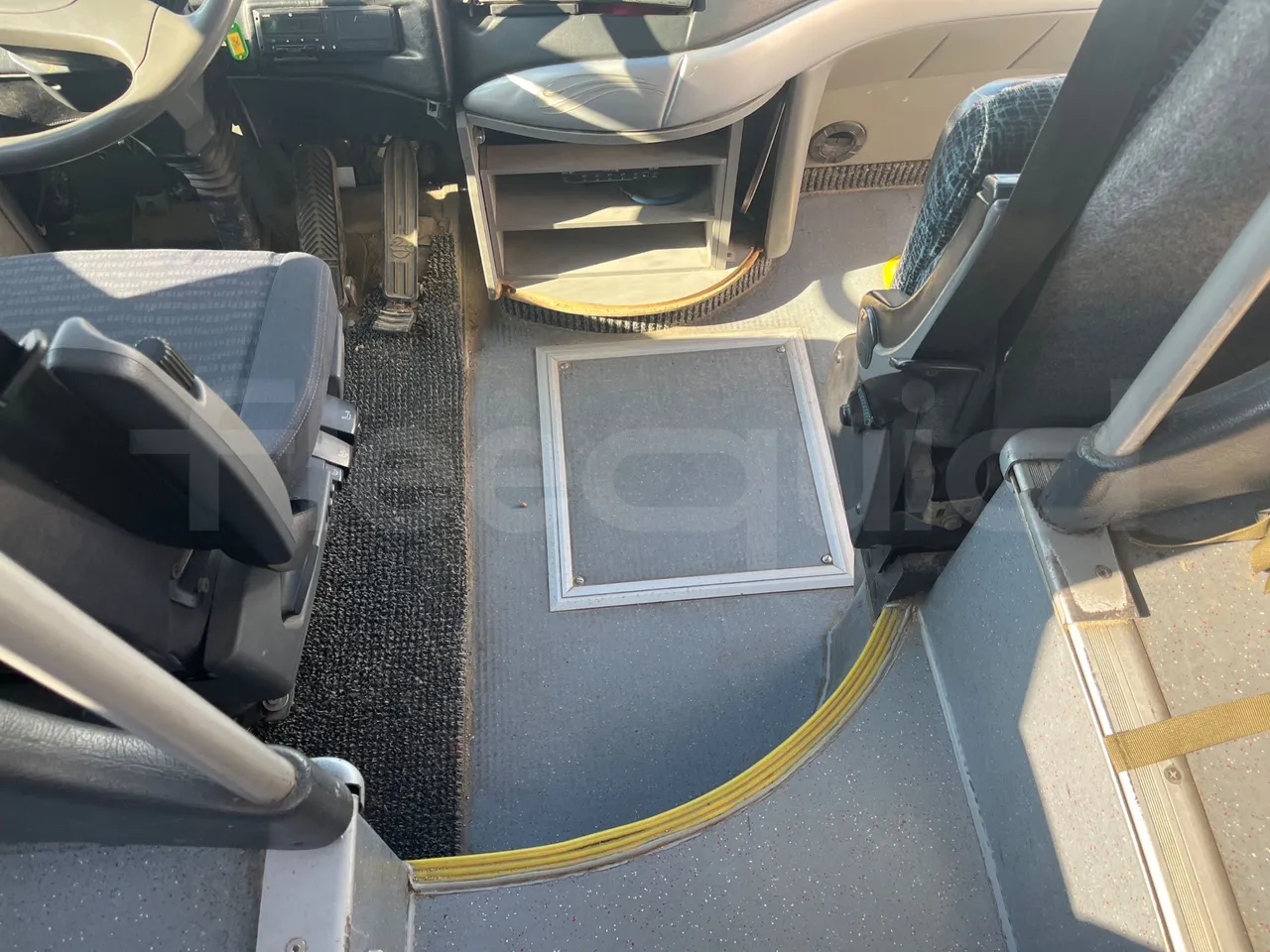 Iveco 389 - Roof Hatch 3