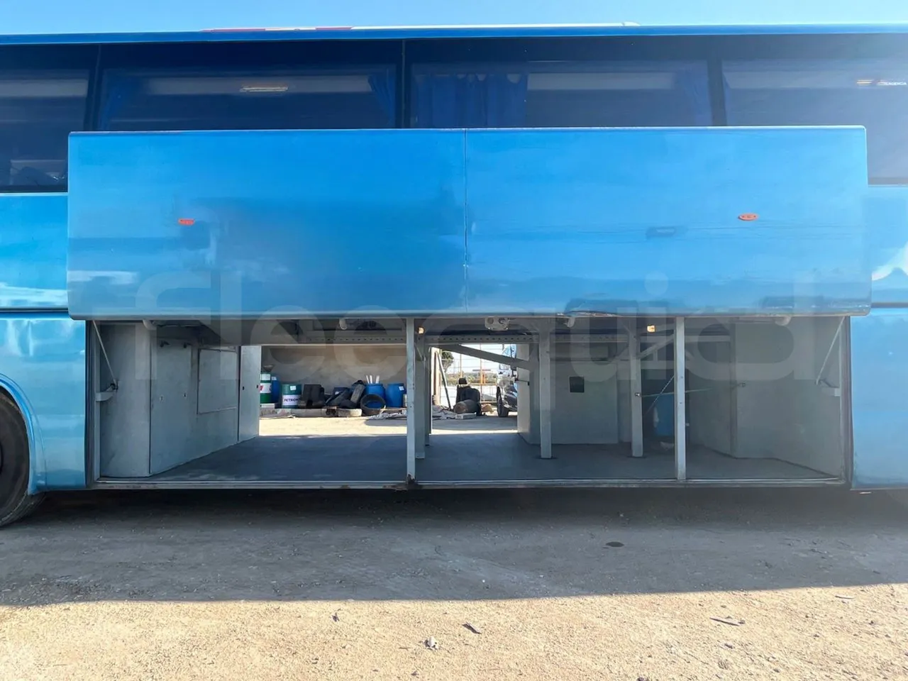 Iveco 389 - Luggage Rack Left Side