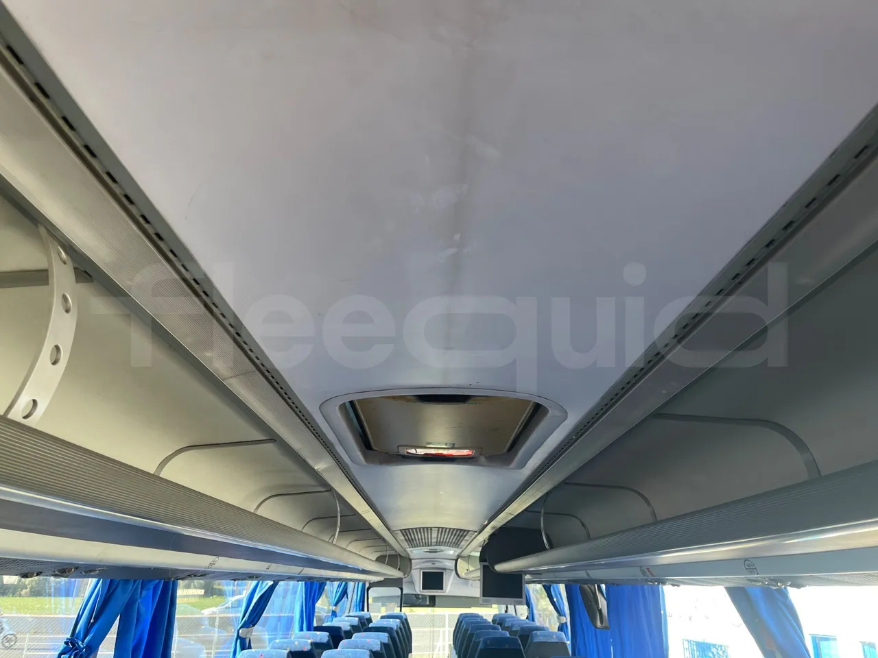 Iveco 389 - Overhead Compartments