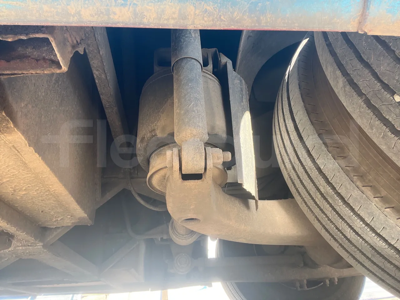 Iveco 389 - Second Axle Shock Absorbers Left Side