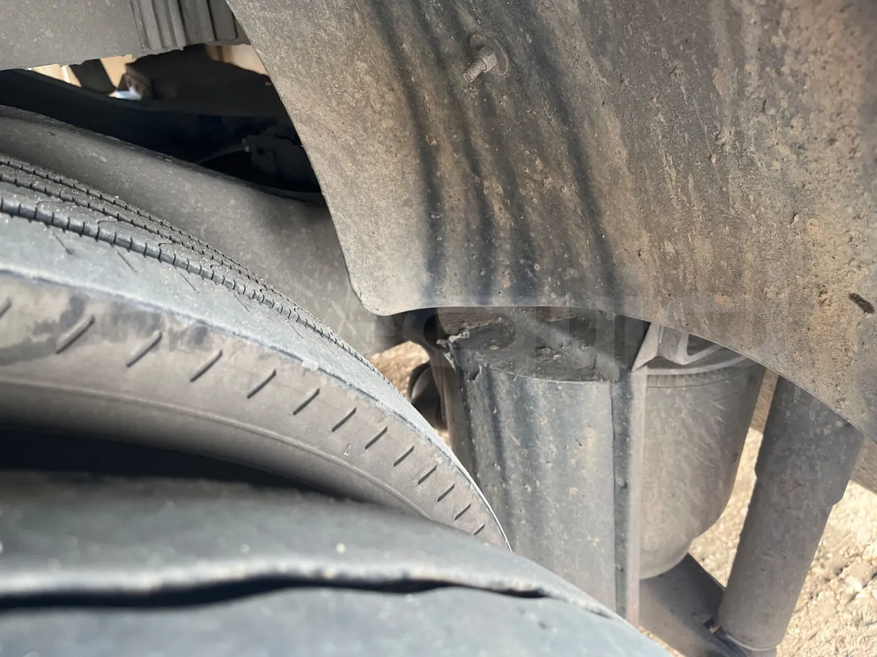 Iveco 389 - Second Axle Left Side