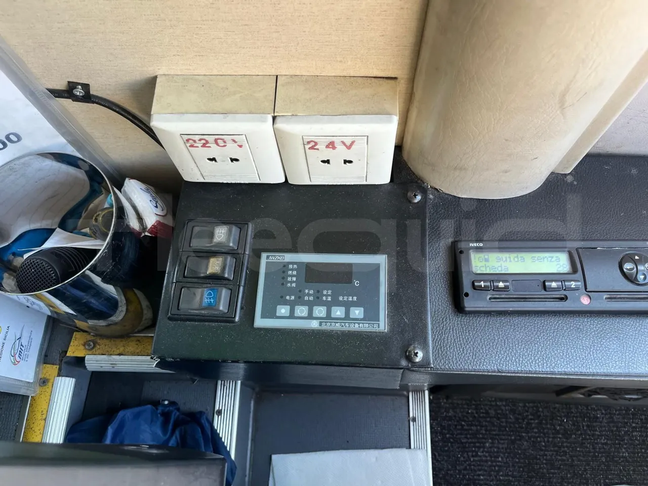 King Long XMQ6900 - onboard devices 2