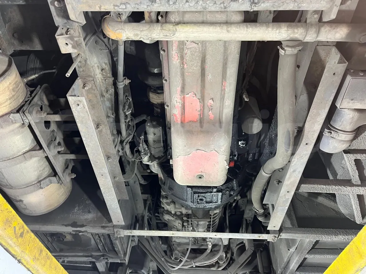 King Long XMQ6900 - engine without protection