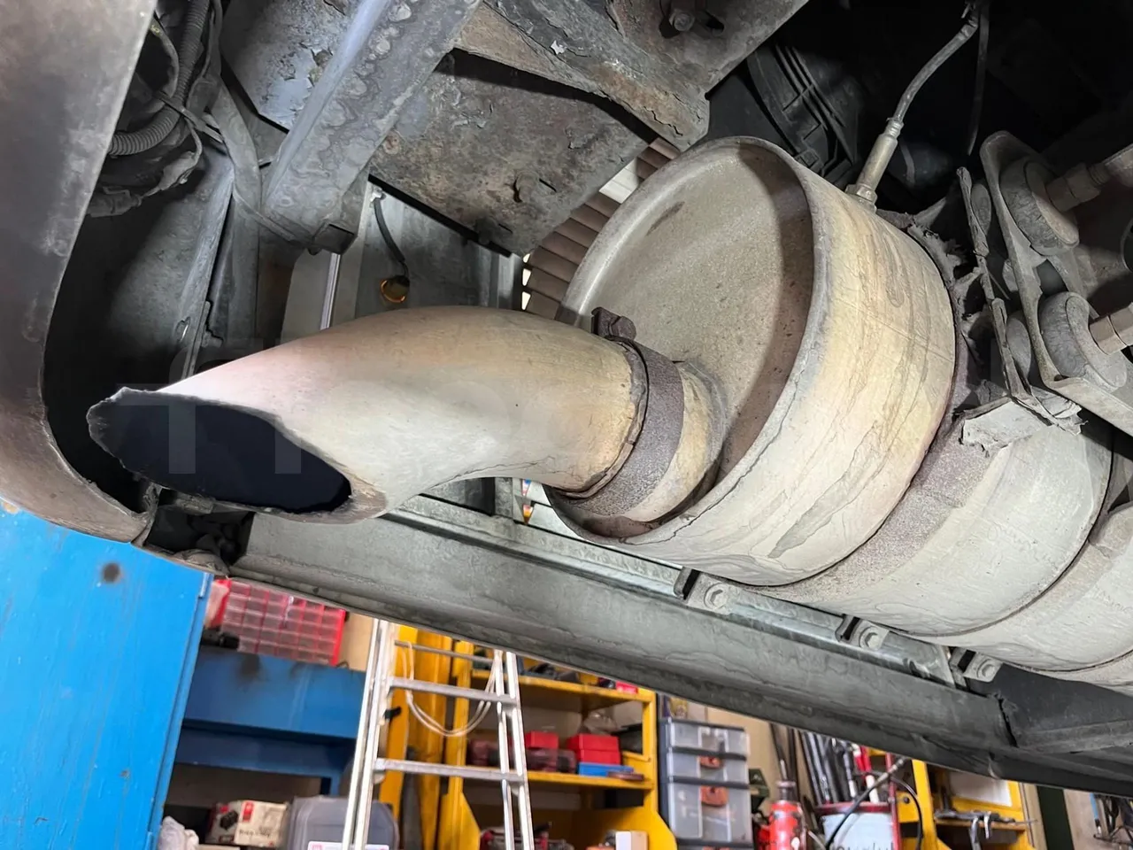 King Long XMQ6900 - exhaust photo