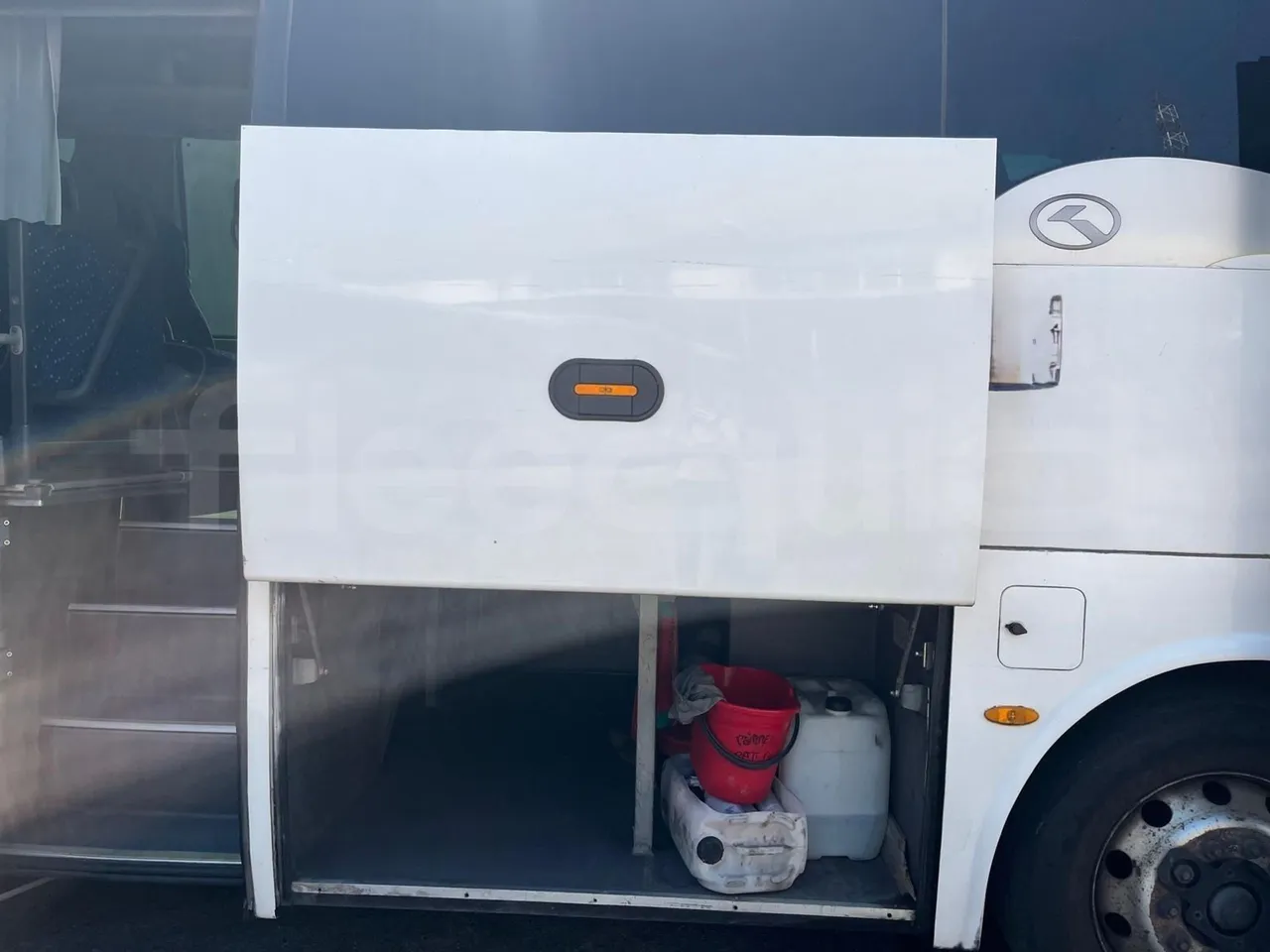 King Long XMQ6900 - external compartments photo