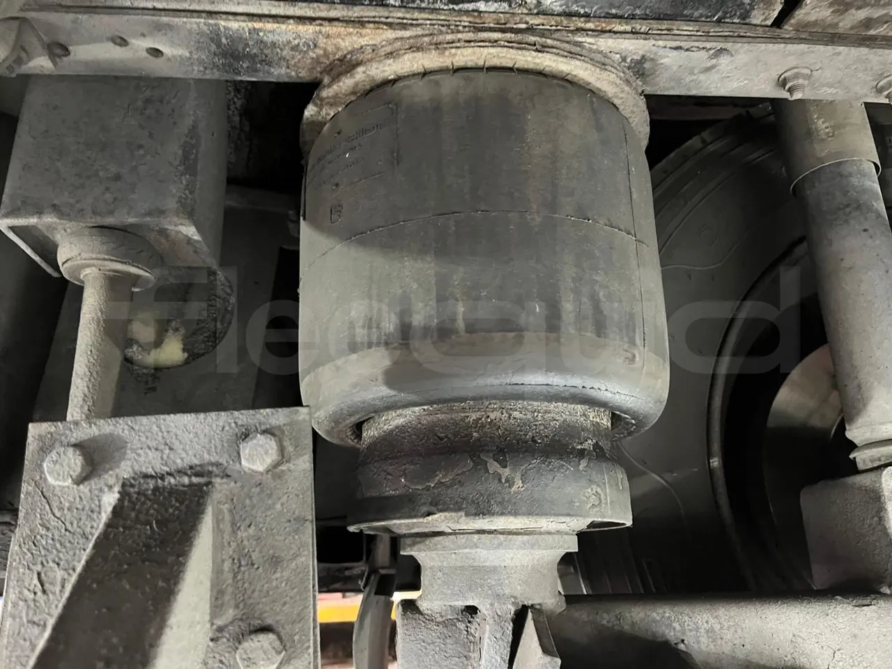 King Long XMQ6900 - front discs right
