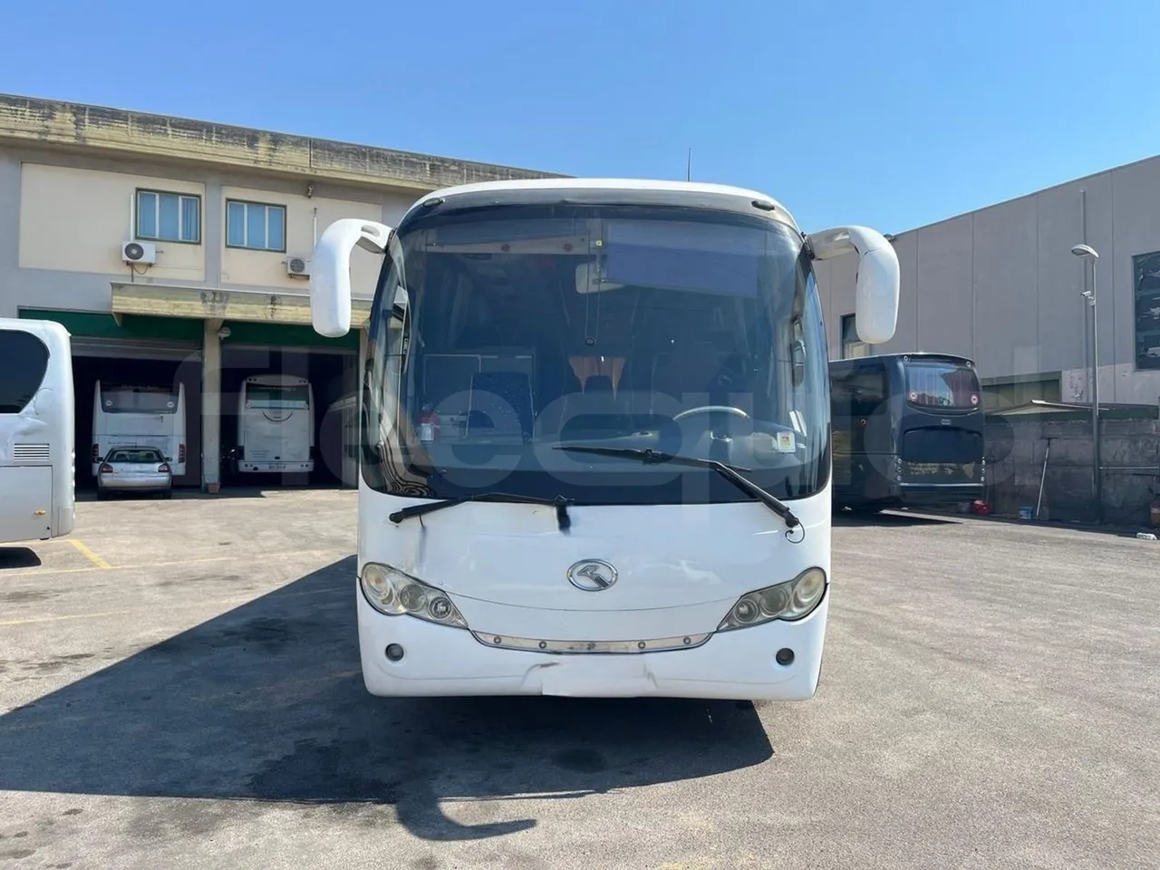 King Long XMQ6900 - front photo
