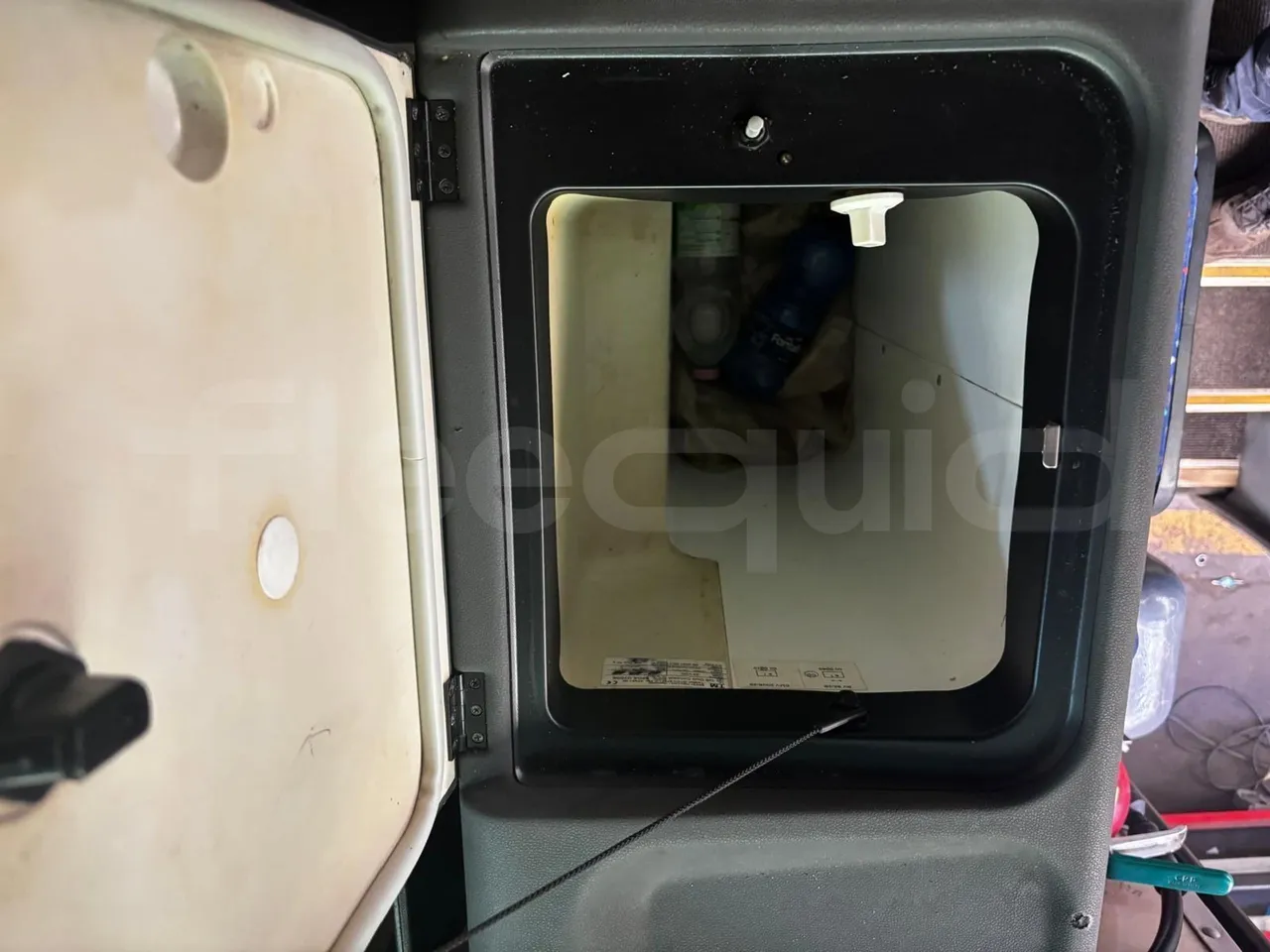 King Long XMQ6900 - roof hatch 1