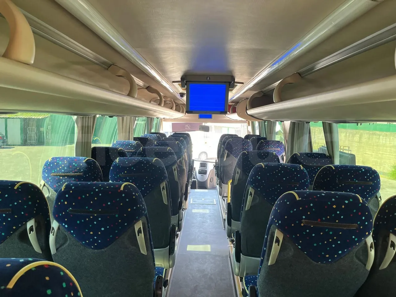 King Long XMQ6900 - forward view middle aisle