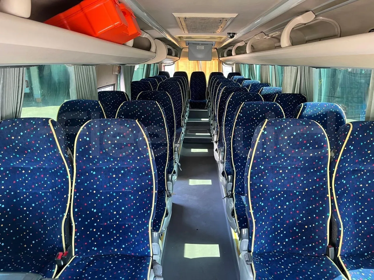 King Long XMQ6900 - reverse view middle aisle
